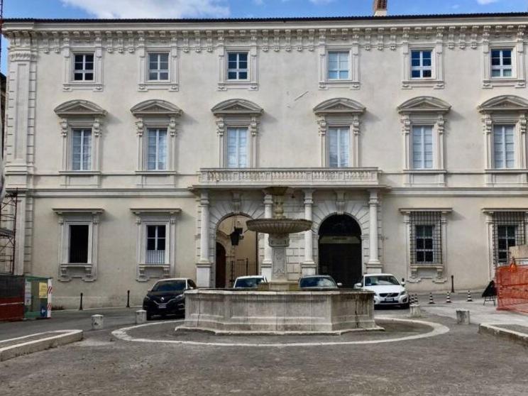 Bed and Breakfast Palazzo Pica Alfieri Centro Storico Л'Акуила Экстерьер фото