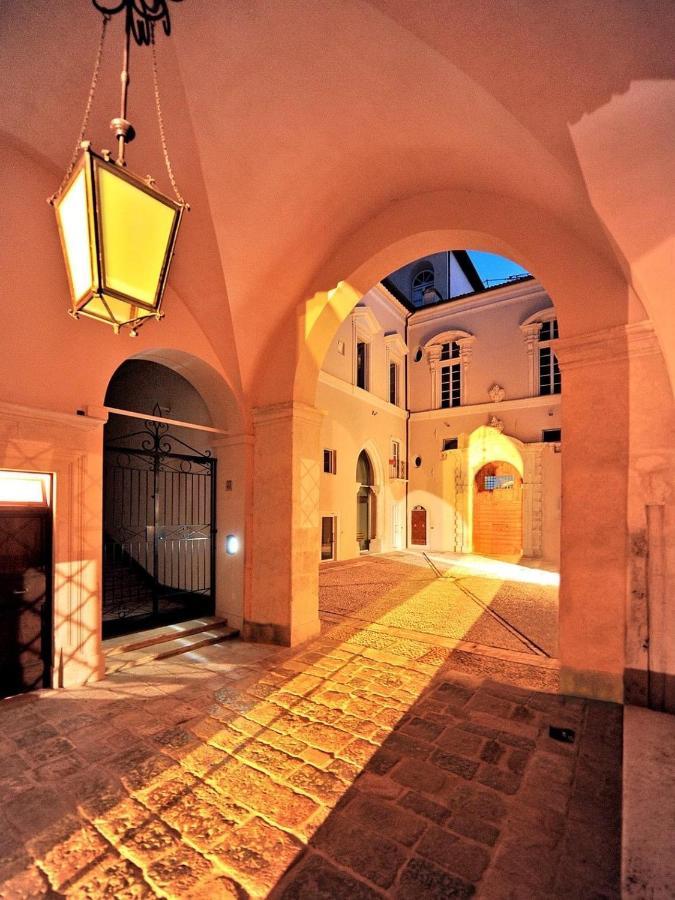 Bed and Breakfast Palazzo Pica Alfieri Centro Storico Л'Акуила Экстерьер фото